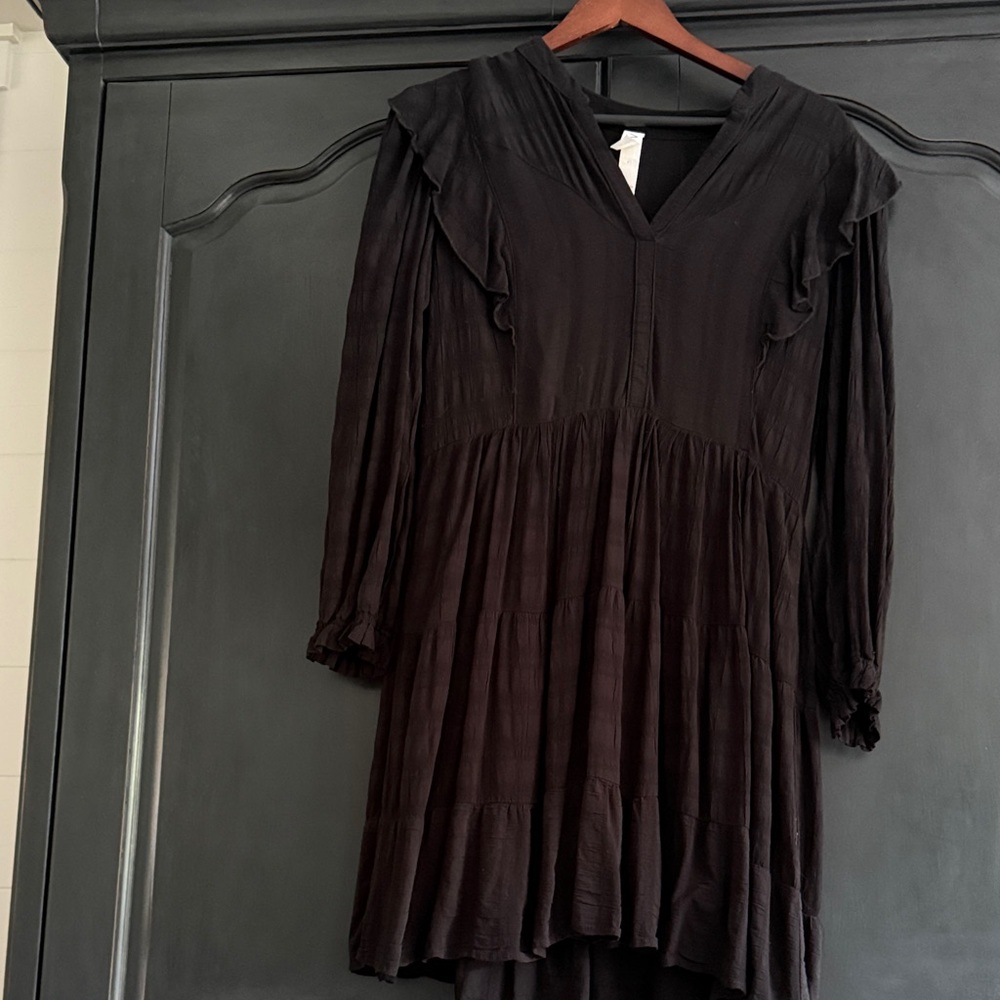 Chic Black Ruffled Long Sleeve Dress
